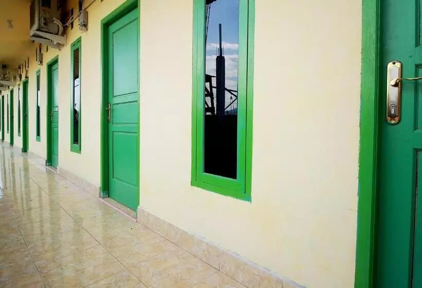 ホテル Reddoorz Near Jalan Sejahtera Lubuk Linggau