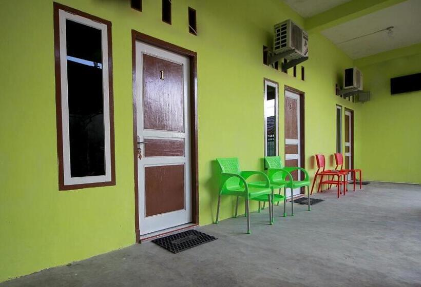 호텔 Reddoorz Near Jalan Sejahtera Lubuk Linggau