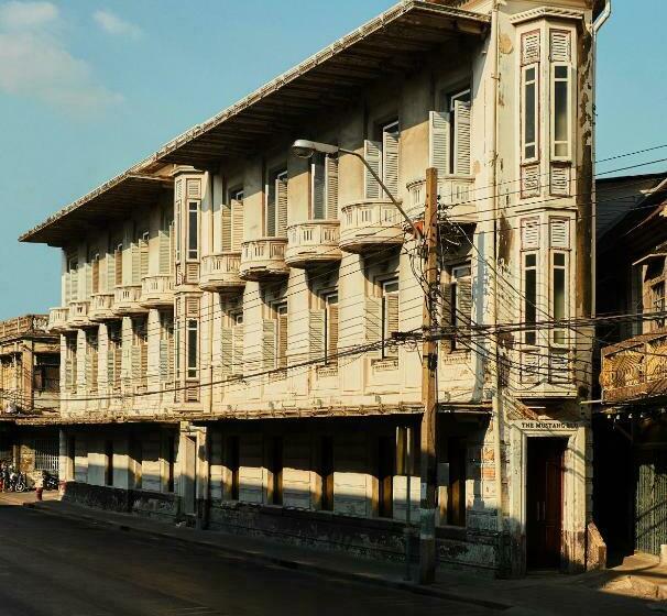 هتل The Mustang Blu