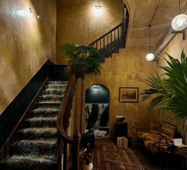 هتل The Mustang Blu