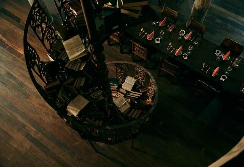 هتل The Mustang Blu