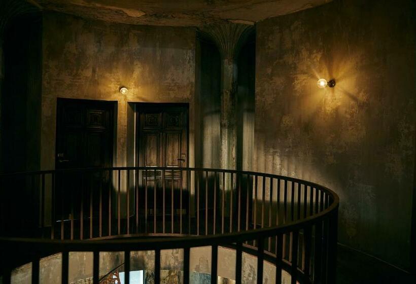 هتل The Mustang Blu