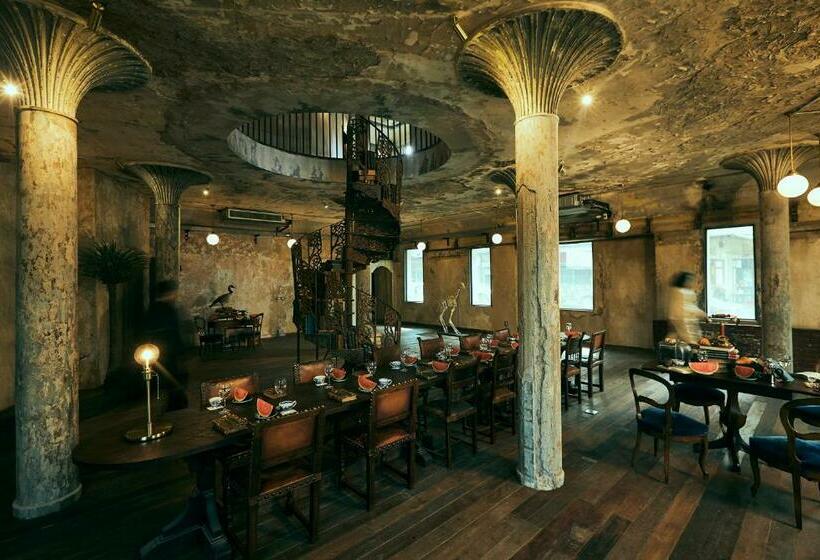 هتل The Mustang Blu