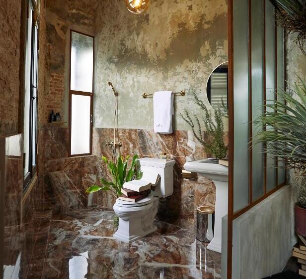 هتل The Mustang Blu