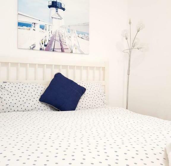 פנסיון Commercial City Rooms