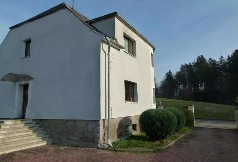 Majatalo Penzion Ubytování U Parku S Parkovištěm