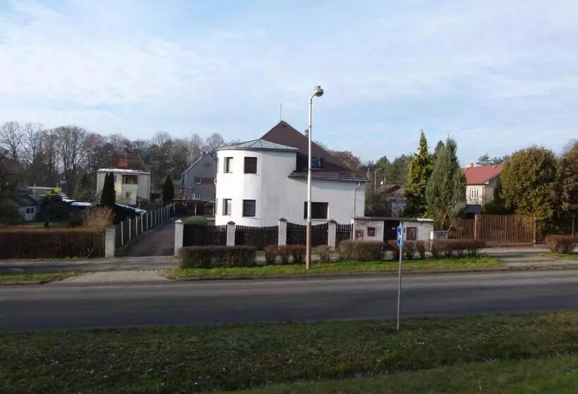 Majatalo Penzion Ubytování U Parku S Parkovištěm