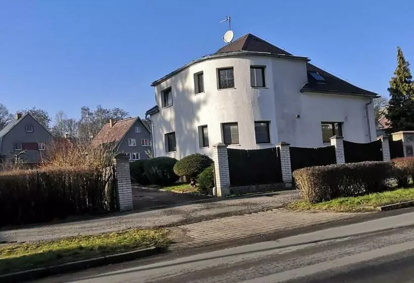 Majatalo Penzion Ubytování U Parku S Parkovištěm