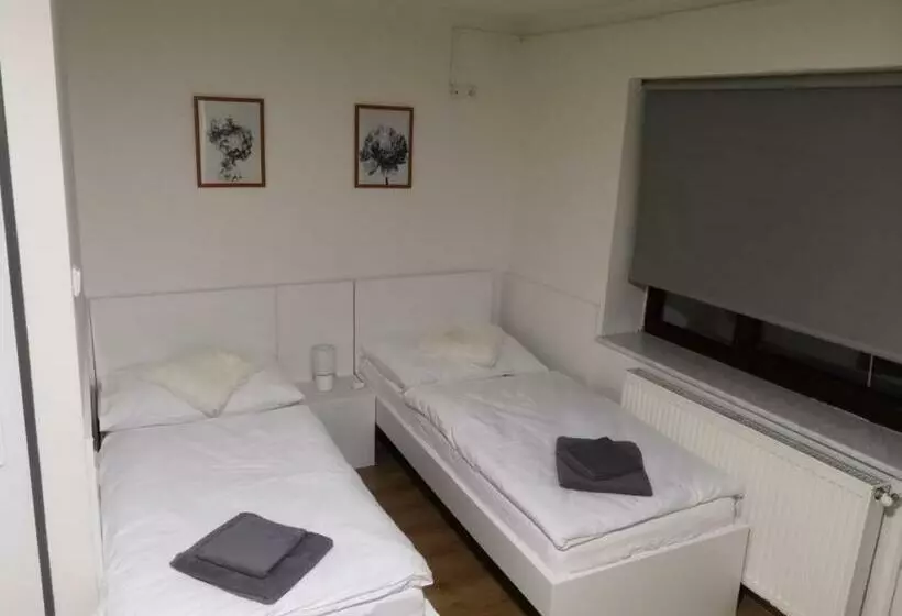 Majatalo Penzion Ubytování U Parku S Parkovištěm