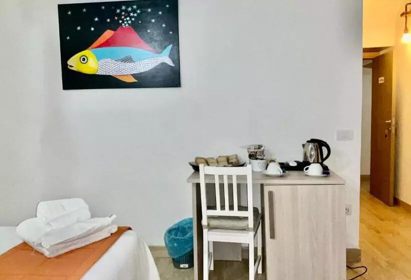 تختخواب و صبحانه A Room De  Scugnizzi