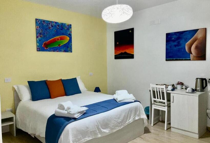 تختخواب و صبحانه A Room De Scugnizzi