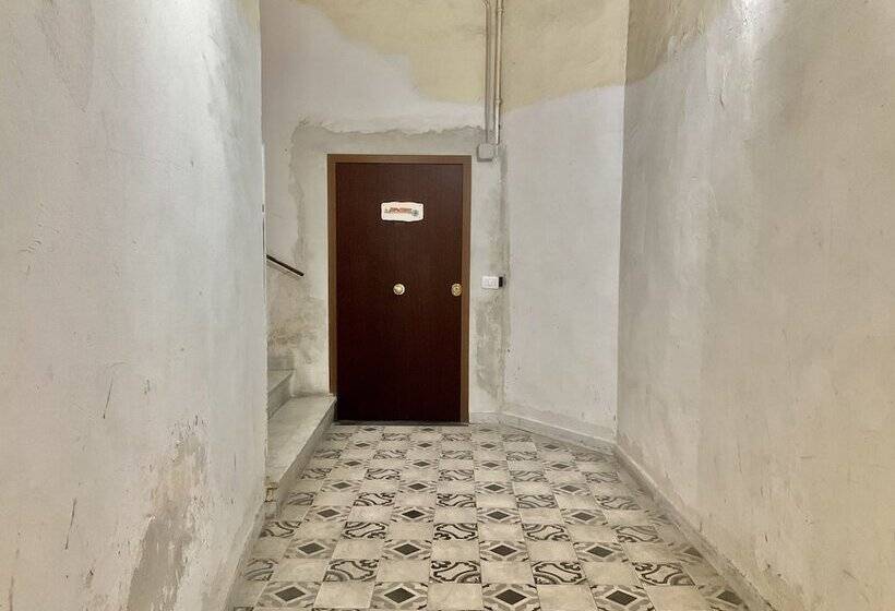 تختخواب و صبحانه A Room De Scugnizzi