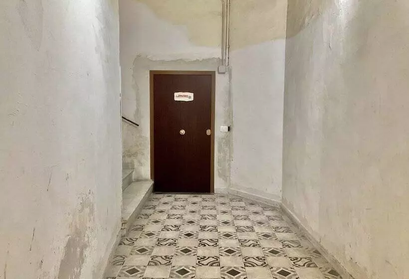تختخواب و صبحانه A Room De  Scugnizzi