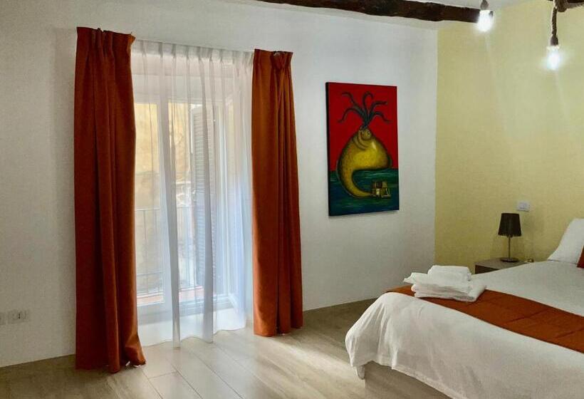 تختخواب و صبحانه A Room De Scugnizzi