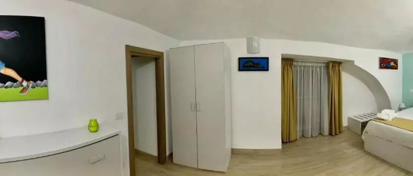 تختخواب و صبحانه A Room De  Scugnizzi