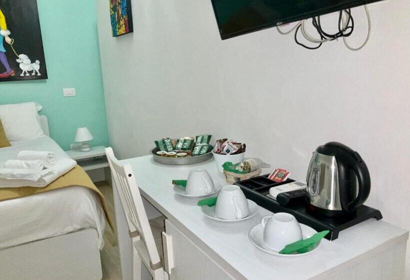 تختخواب و صبحانه A Room De Scugnizzi