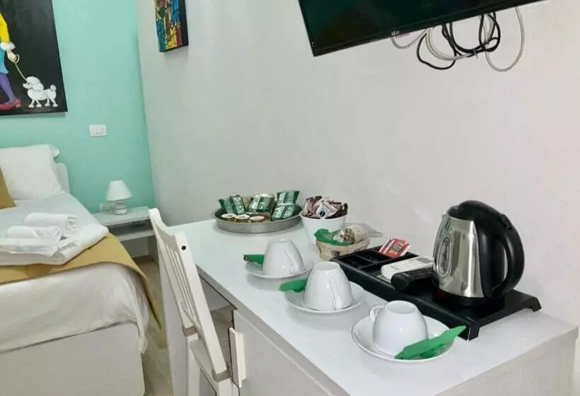 تختخواب و صبحانه A Room De  Scugnizzi