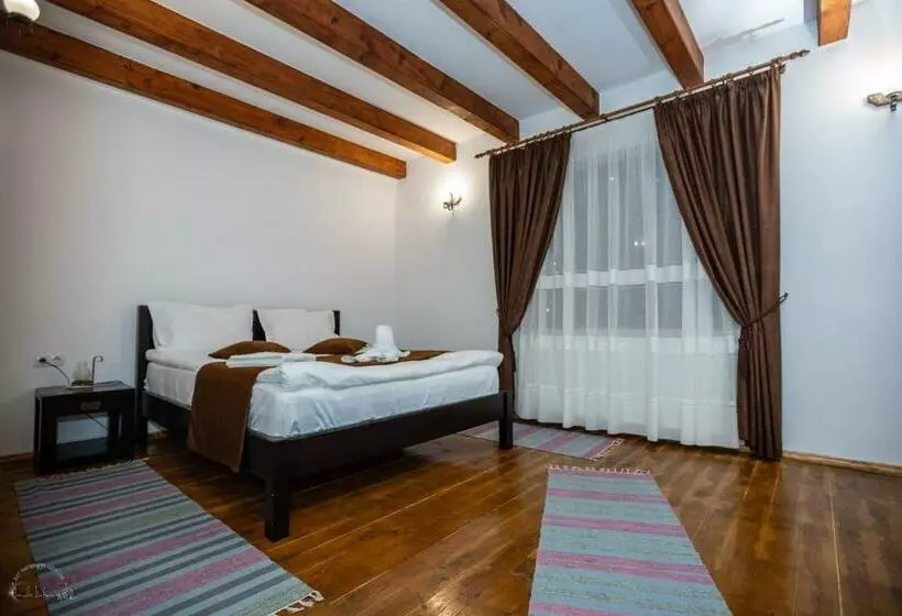 ペンション Domeniul Poiana Ursului