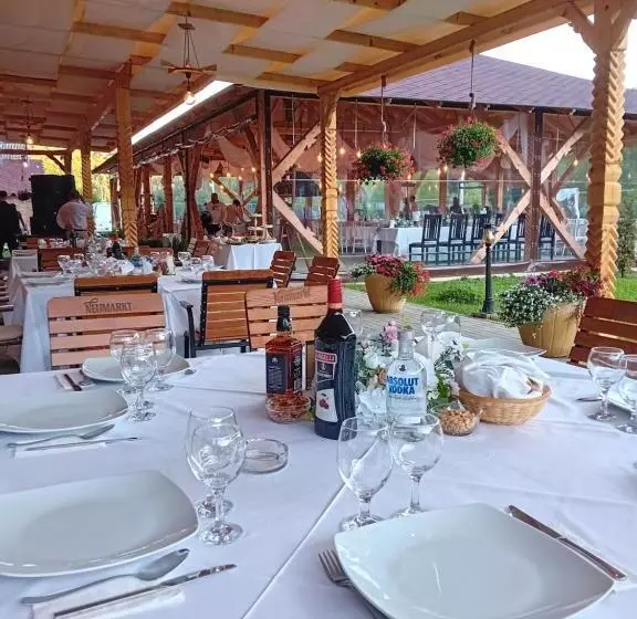 ペンション Domeniul Poiana Ursului