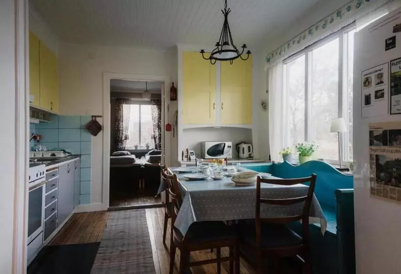 Snickaren Vandrarhem I Grästorp   Egen Lägenhet   Own Apartments