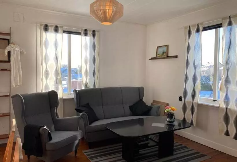 Snickaren Vandrarhem I Grästorp   Egen Lägenhet   Own Apartments