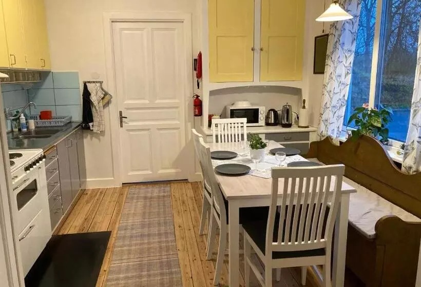 Snickaren Vandrarhem I Grästorp   Egen Lägenhet   Own Apartments