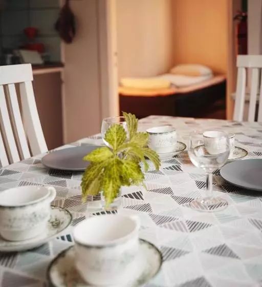 Snickaren Vandrarhem I Grästorp   Egen Lägenhet   Own Apartments