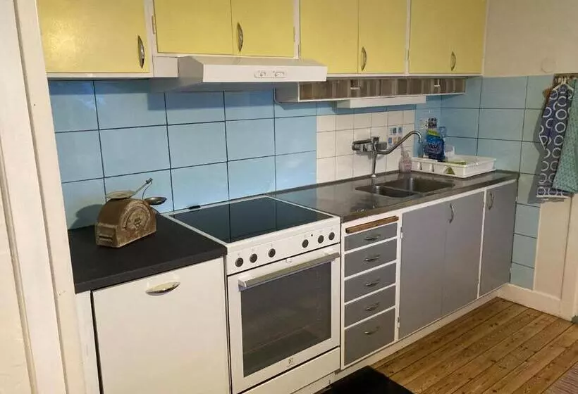 Snickaren Vandrarhem I Grästorp   Egen Lägenhet   Own Apartments