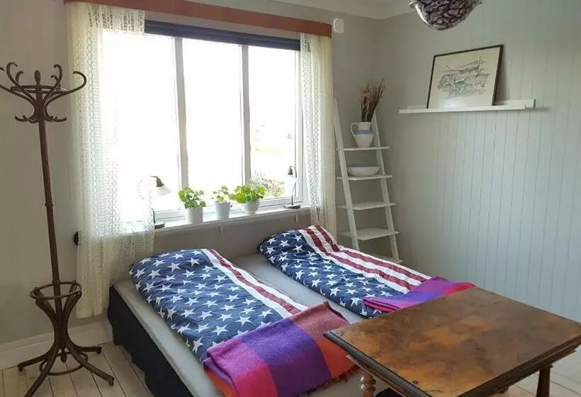 Snickaren Vandrarhem I Grästorp   Egen Lägenhet   Own Apartments