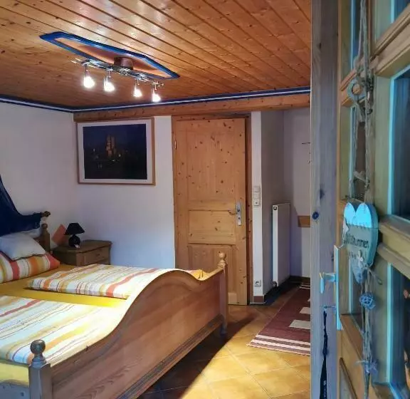 Aamiaismajoitus (B&B) Gästezimmer Reitinger