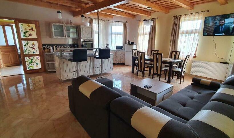 Elringat Lak Apartmanház