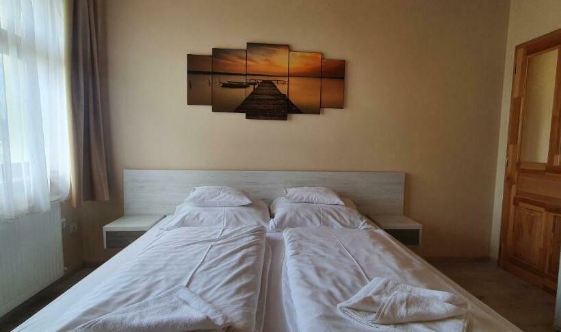 Elringat Lak Apartmanház