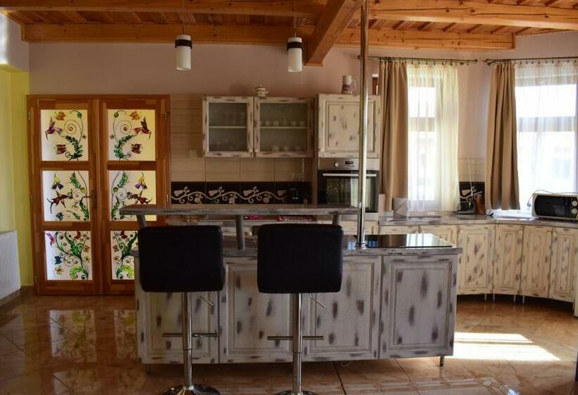 Elringat Lak Apartmanház