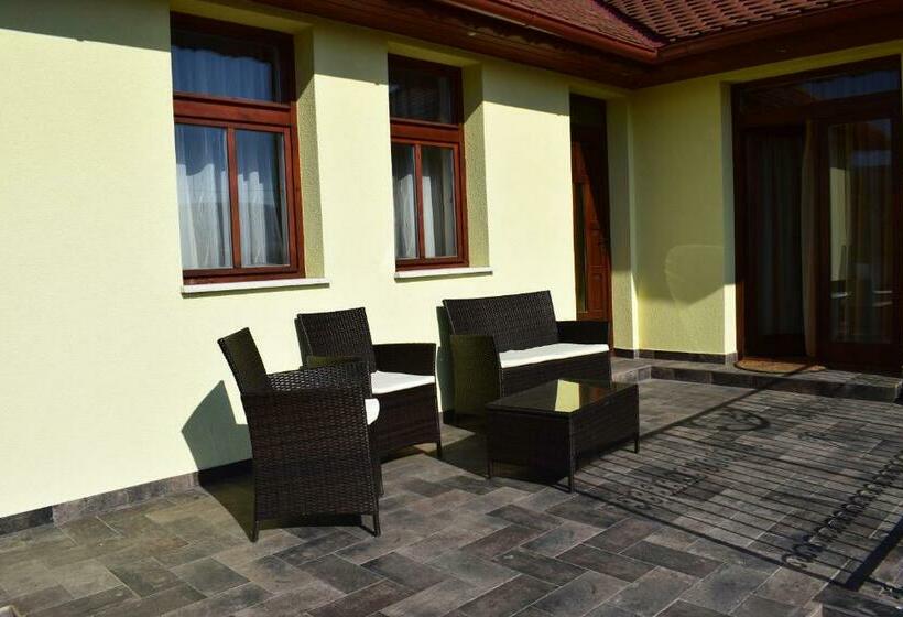 Elringat Lak Apartmanház