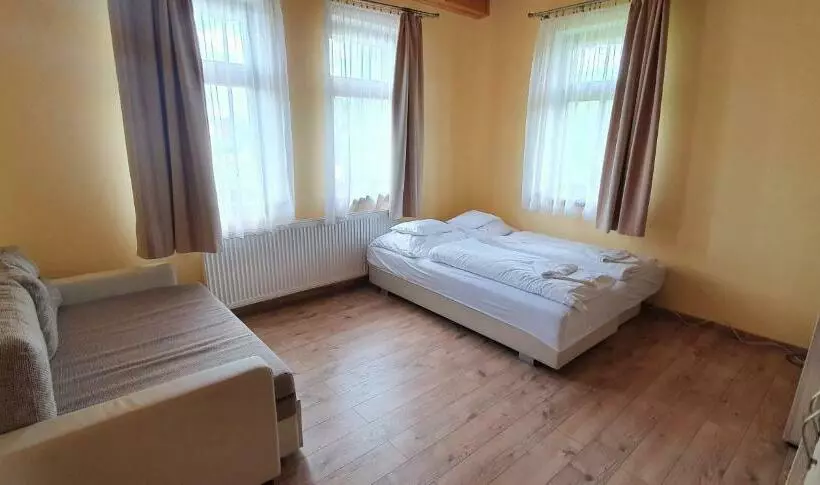 Elringat Lak Apartmanház