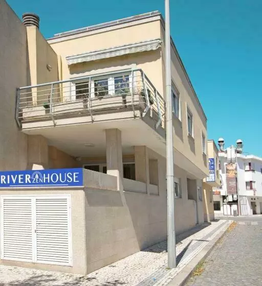 ペンション Riverzenhouse