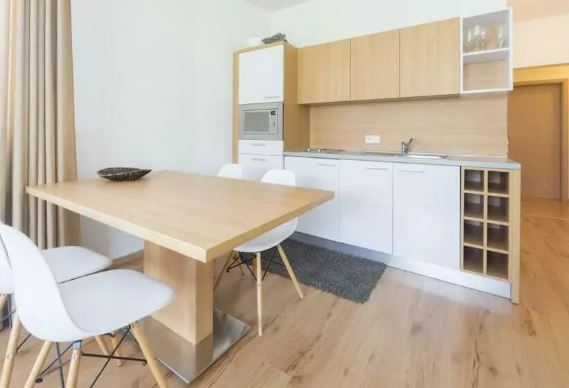 Praga Apartments & Restaurant Zell Am See Kaprun