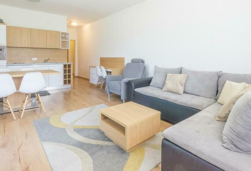 Praga Apartments & Restaurant Zell Am See Kaprun