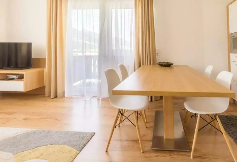 Praga Apartments & Restaurant Zell Am See Kaprun