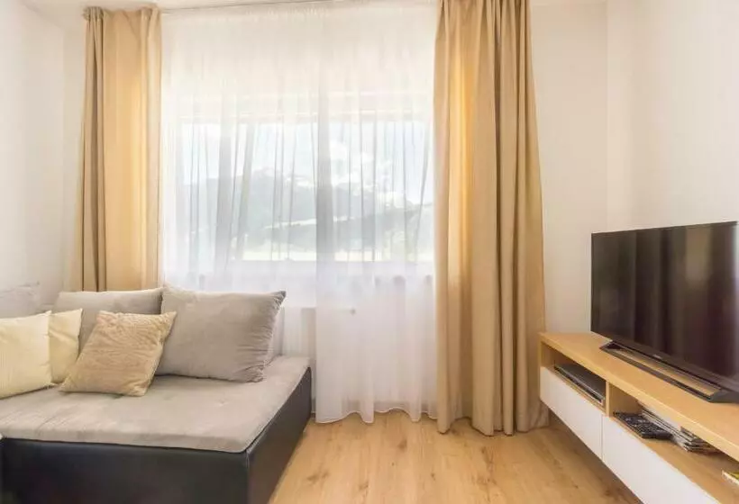 Praga Apartments & Restaurant Zell Am See Kaprun