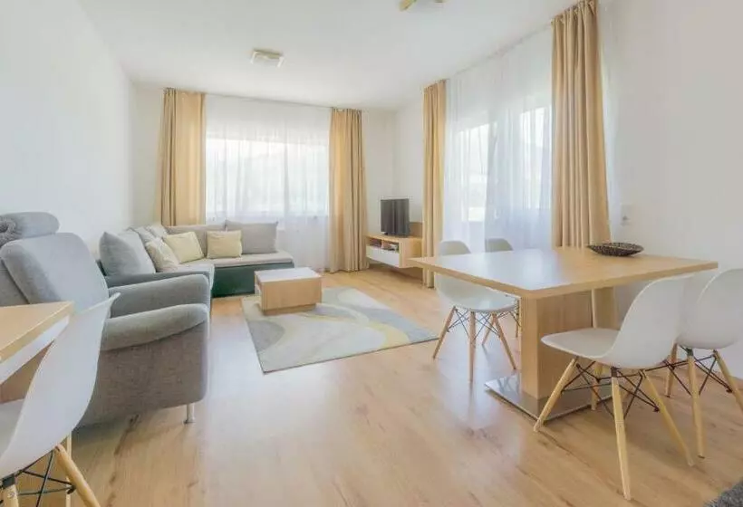 Praga Apartments & Restaurant Zell Am See Kaprun