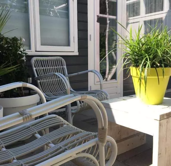 Aamiaismajoitus (B&B) De Tuinkamer     Privé Diner Op De Kamer Mogelijk!!!