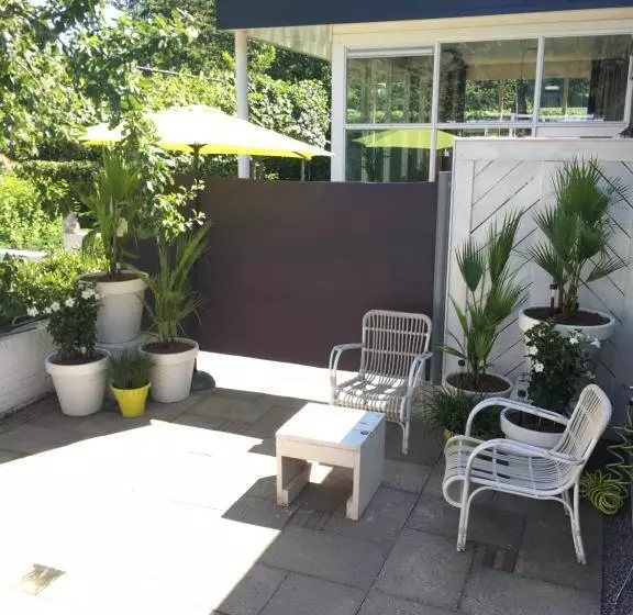 Aamiaismajoitus (B&B) De Tuinkamer     Privé Diner Op De Kamer Mogelijk!!!