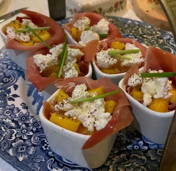 Aamiaismajoitus (B&B) De Tuinkamer     Privé Diner Op De Kamer Mogelijk!!!