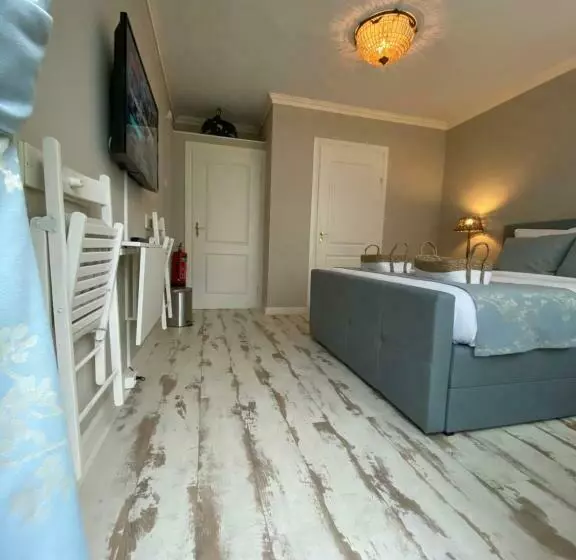 Aamiaismajoitus (B&B) De Tuinkamer     Privé Diner Op De Kamer Mogelijk!!!