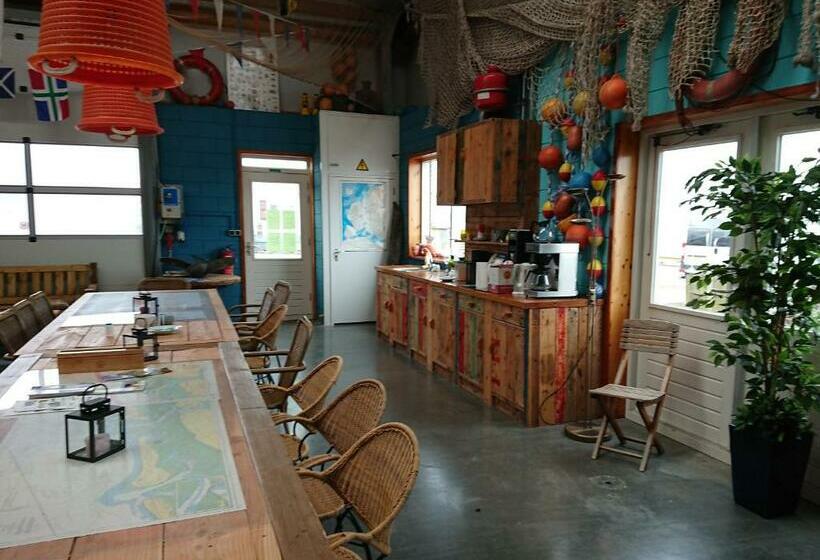 Bed and Breakfast Slaaphuisjes Lauwersmeerplezier!