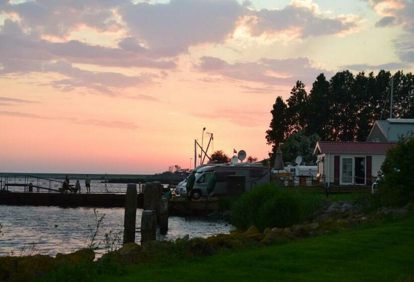 Bed and Breakfast Slaaphuisjes Lauwersmeerplezier!