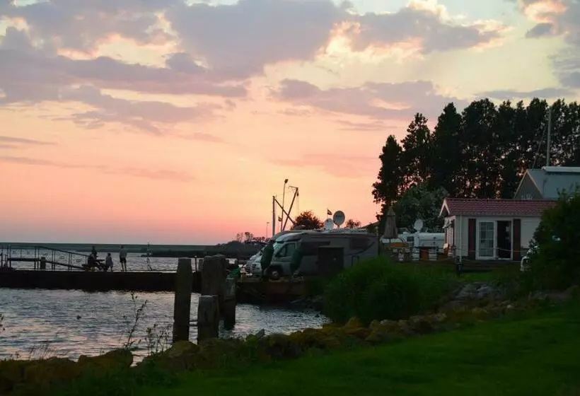 Aamiaismajoitus (B&B) Slaaphuisjes Lauwersmeerplezier!