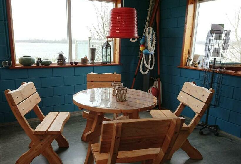 Bed and Breakfast Slaaphuisjes Lauwersmeerplezier!