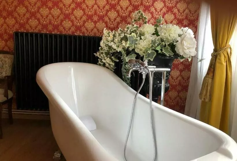 تختخواب و صبحانه Love Nest Versailles   Unique Louis Xiv Decoration   Calm Location Right In City Center